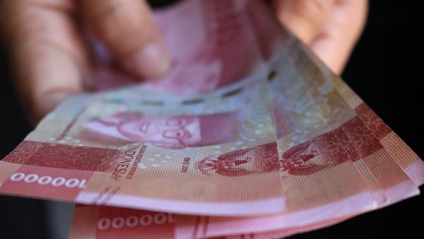 12 Juta UMKM Dapat Bantuan Rp. 600.000/Orang dari Pemerintah, Apakah Kamu Dapat? Cek di Sini 1 Lembaran uang Rp. 100 ribu
