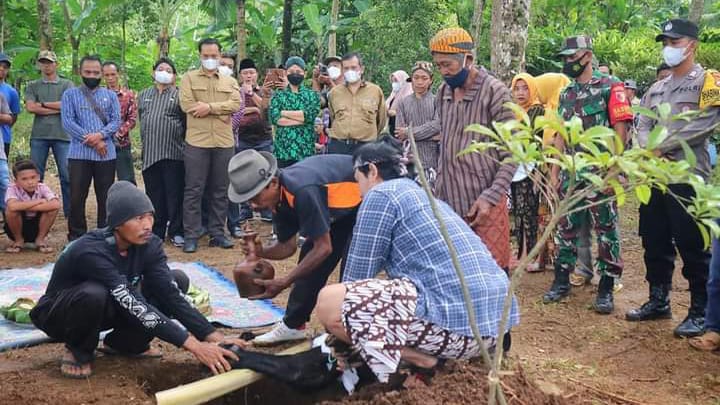 Jhe Mukti Aktivis dari Panggul, Gagasannya Diakui Internasional tapi Diabaikan Pemkab Trenggalek 2 Festival Banyu Sekara 2022 di Desa Terbis, Kecamatan Panggul, Kabupaten Trenggalek
