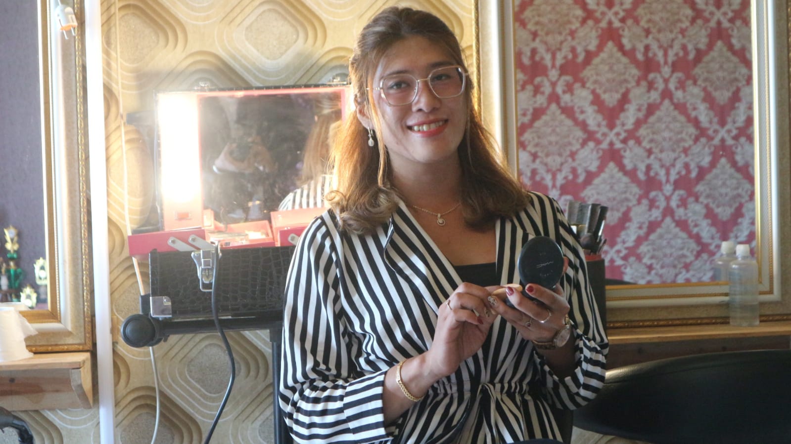 Sisi Lain Celine, Transgender Trenggalek yang Lihai di Dunia Fashion Show 2 Arief Budi Utama atau biasa dipanggil Celine yang lihai di dunia fashion show