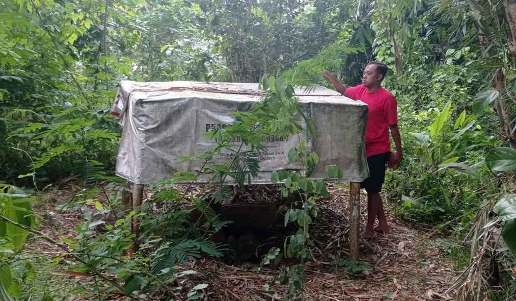 Kabupaten Trenggalek Miliki Banyak Cagar Budaya, Tapi Tidak Punya Museum 1 Prasasti Jombok, Inskripsi Jombok atau Prasasti Watugurit di Kecamatan Pule. Diberi atap sementara untuk mencegah kerusakan pada tulisannya