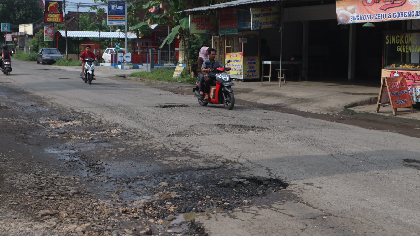 Jalan Gandusari Rusak, Begini Tanggapan Bupati Trenggalek 1 Jalan di Kecamatan Gandusari yang rusak