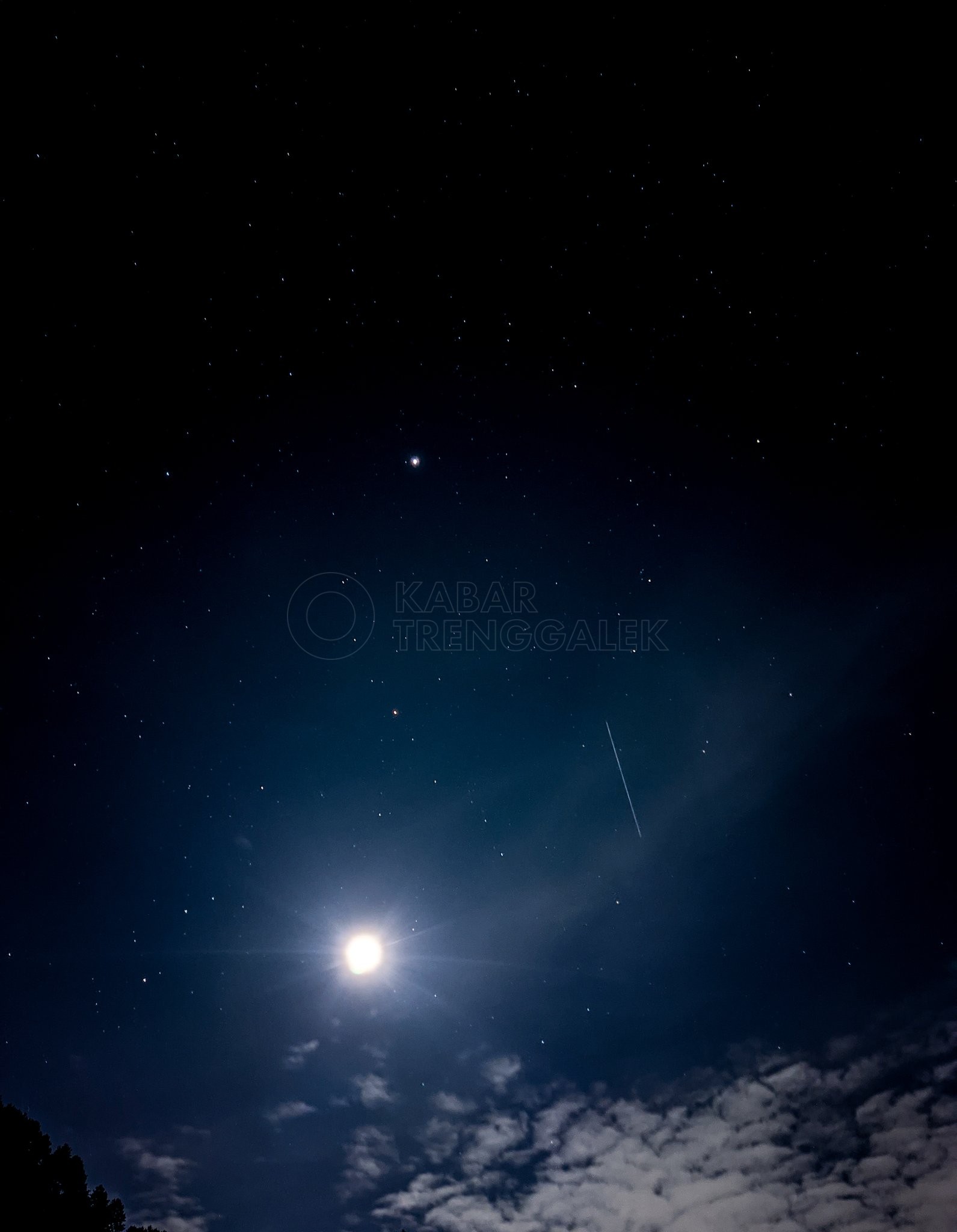 Hanya Terjadi 18 Tahun Sekali, Inilah Foto-Foto Fenomena Planet Sejajar Jumat 24 Juni 2022 7 Fenomena planet sejajar, foto oleh @Dandi_Rouff (Twitter)