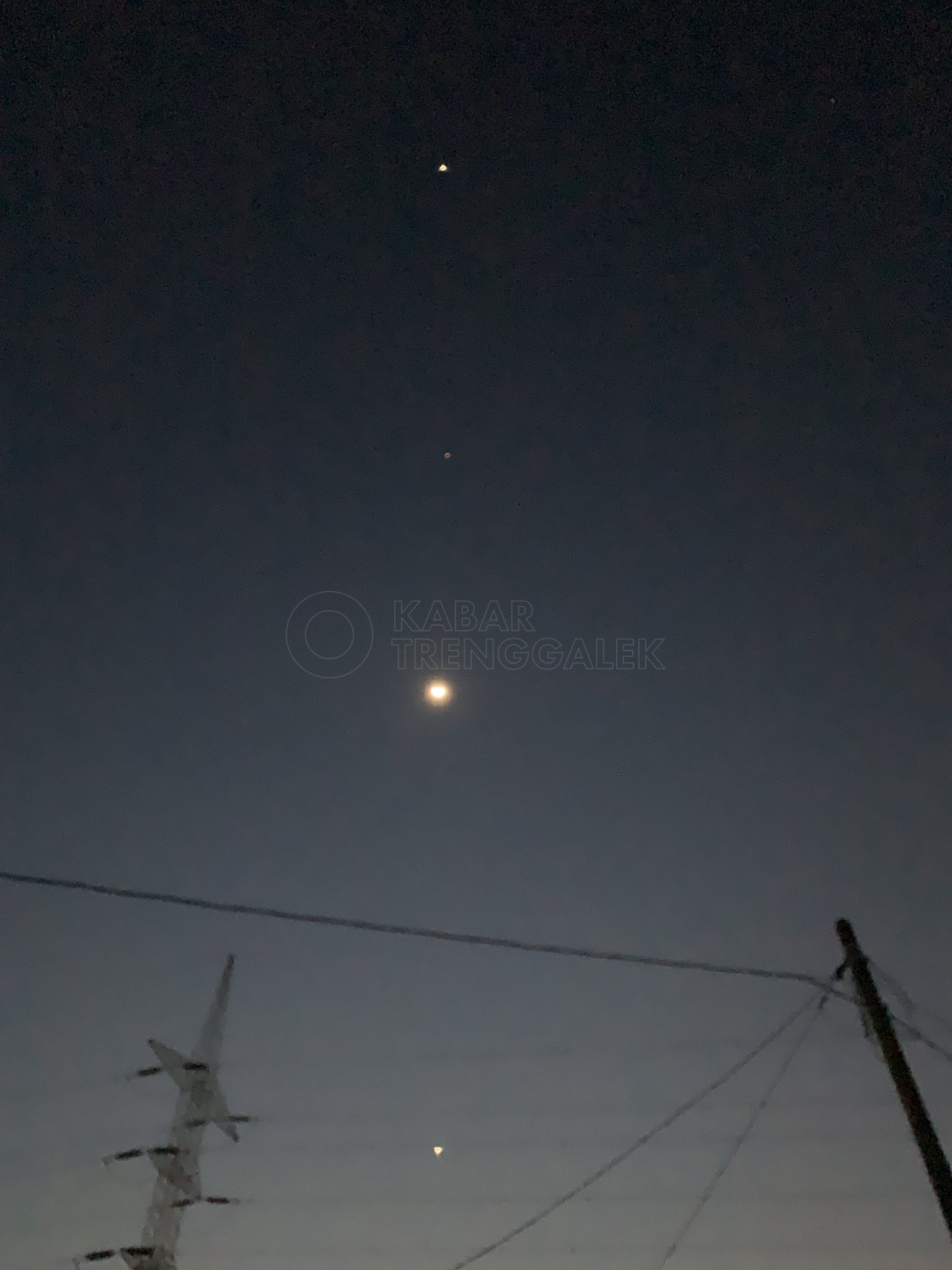 Hanya Terjadi 18 Tahun Sekali, Inilah Foto-Foto Fenomena Planet Sejajar Jumat 24 Juni 2022 3 Fenomena planet sejajar, foto oleh @agnesnpratiwi (Twitter)