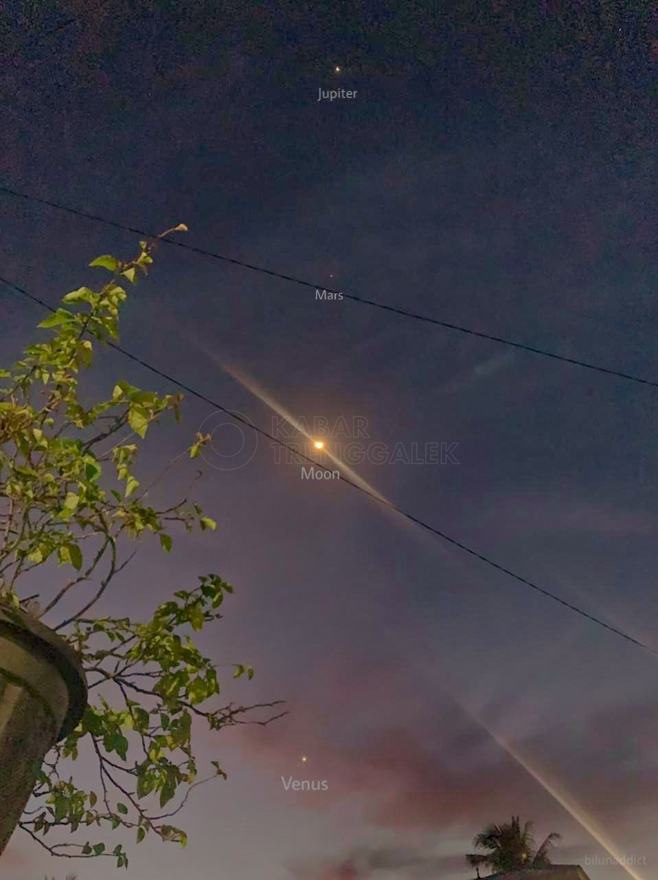 Hanya Terjadi 18 Tahun Sekali, Inilah Foto-Foto Fenomena Planet Sejajar Jumat 24 Juni 2022 2 Fenomena planet sejajar, foto oleh @bilunaddict (Twitter)