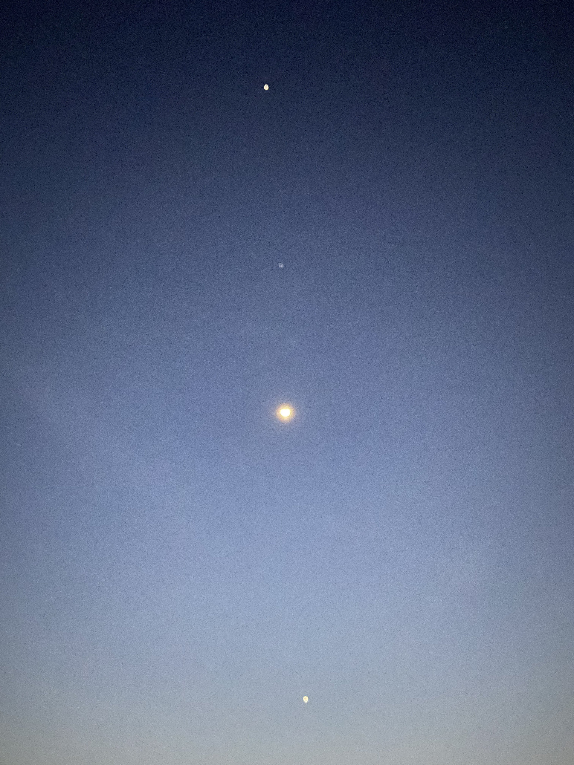 Hanya Terjadi 18 Tahun Sekali, Inilah Foto-Foto Fenomena Planet Sejajar Jumat 24 Juni 2022 4 Fenomena planet sejajar, foto oleh @fuampsycho (Twitter)