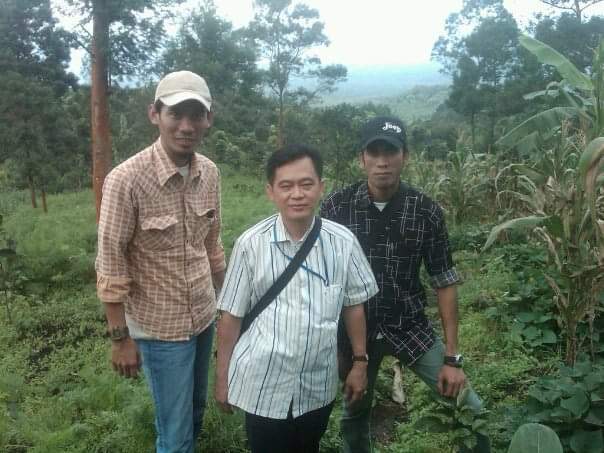 Kisah Jhe Mukti, Aktivis Tolak Tambang Emas dengan Gagasan Ekonomi Berkelanjutan 3 Jhe Mukti (kiri) bersama Mr Lim Hong (tengah), Suplay Development Bogasari