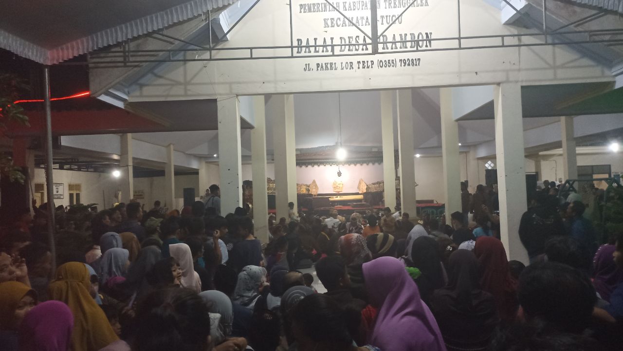 Ramainya Pagelaran Sinongkelan, Warisan Budaya Tak Benda Indonesia dari Desa Prambon Trenggalek 3 Keramaian warga Desa Prambon, dalam Upacara Adat Sinongkelan
