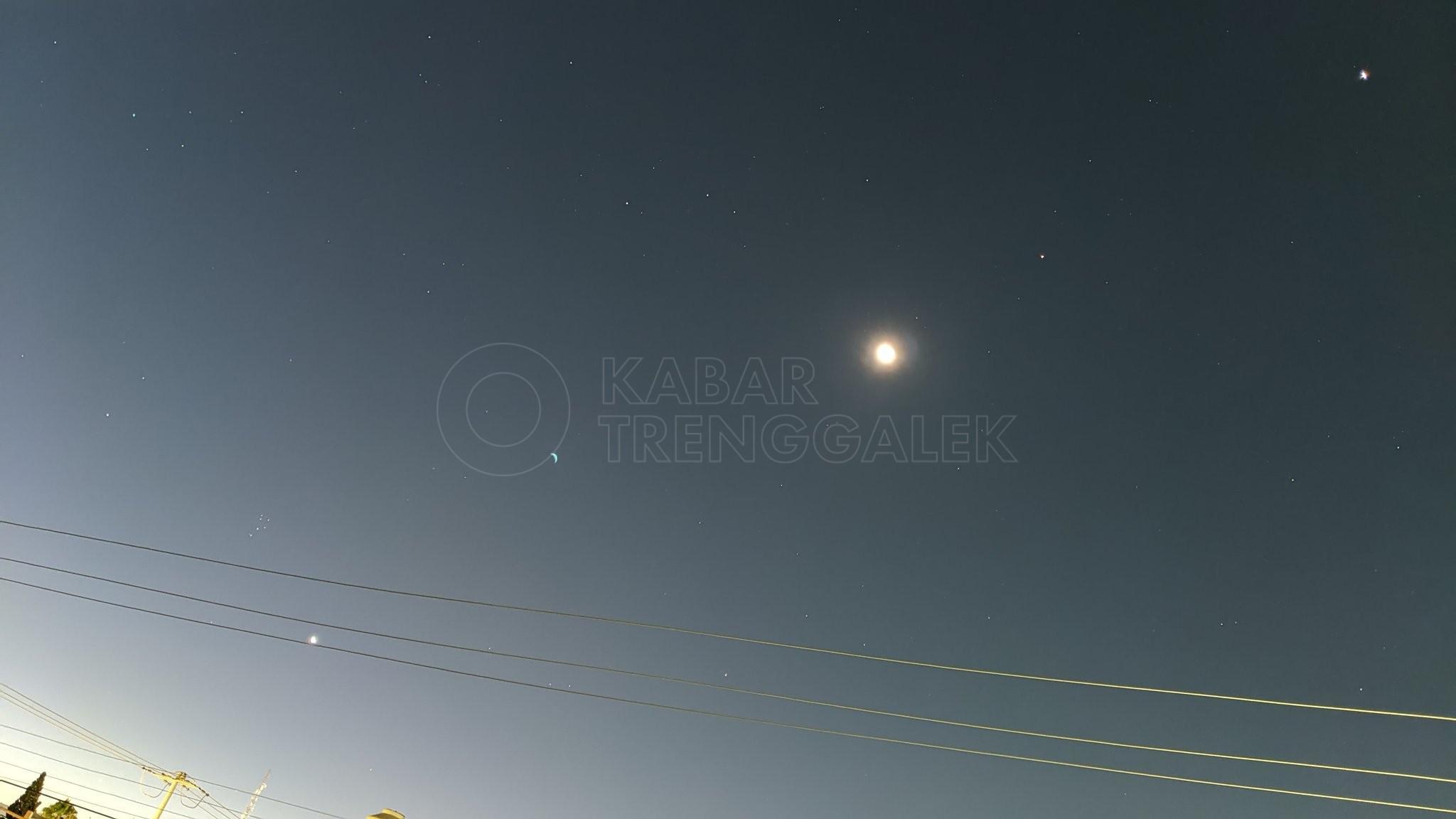 Hanya Terjadi 18 Tahun Sekali, Inilah Foto-Foto Fenomena Planet Sejajar Jumat 24 Juni 2022 6 Fenomena planet sejajar: Merkurius, Venus, Bulan, Mars dan Jupiter, oleh @guivaloz