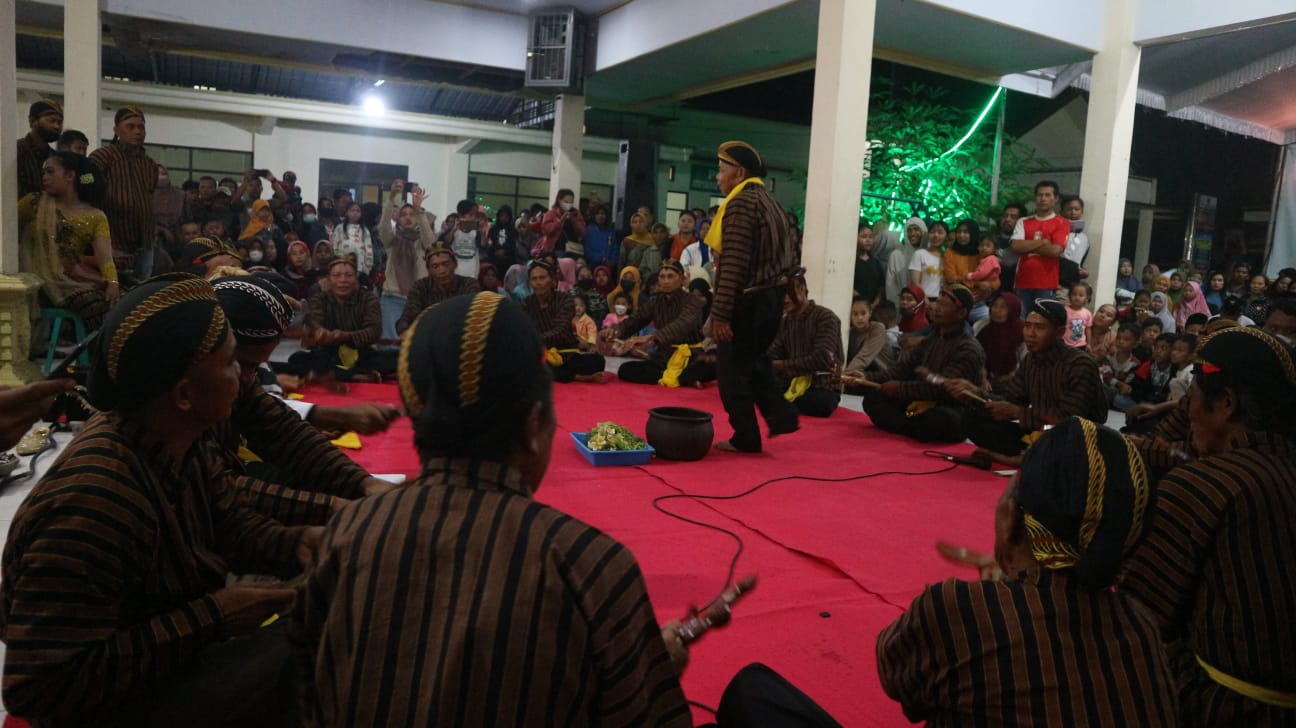 Mengintip Lebih Dekat Pementasan Budaya Sinongkelan Desa Prambon Trenggalek 2 Pemeran para prajurit pengikut Kanjeng Sinongkel