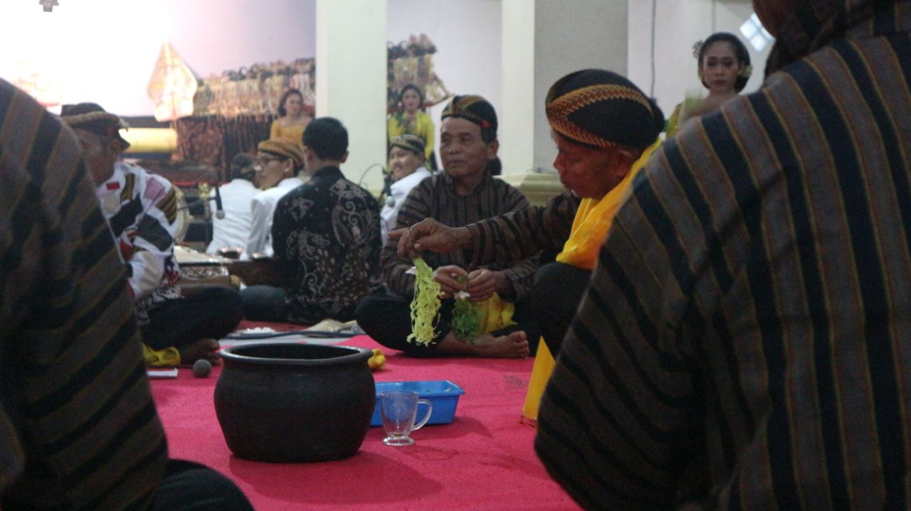 Ramainya Pagelaran Sinongkelan, Warisan Budaya Tak Benda Indonesia dari Desa Prambon Trenggalek 1 Proses Upacara Adat Sinongkelan di Desa Prambon
