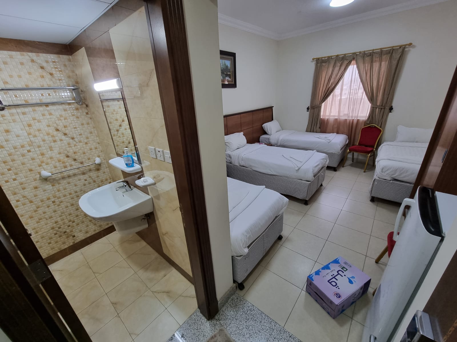 Inilah Foto-Foto Fasilitas Kamar Hotel Jemaah Haji di Makkah 6 Tampilan kasur dan kamar mandi hotel jemaah haji di Makkah