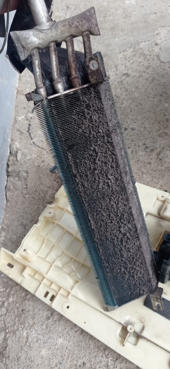 15 Penyebab AC Mobil Tidak Dingin 2 Evaporator yang kotor atau tersumbat