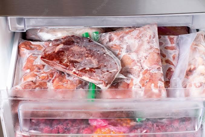 Ilustrasi cara menyimpan daging kurban di kulkas