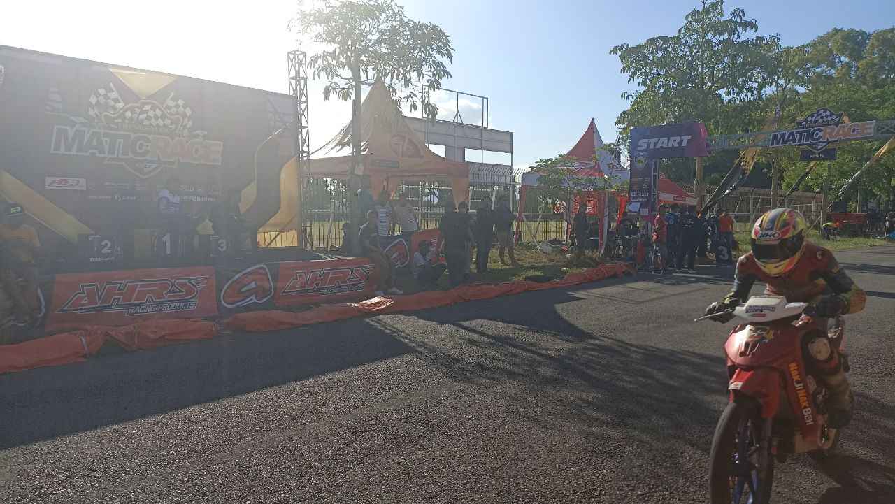 Mengenal Arya WL, Pembalap Asal Tulungagung Juara 1 Matic Race Trenggalek Kelas X Rider 2 Pembalap Matic Race Trenggalek memacu motornya