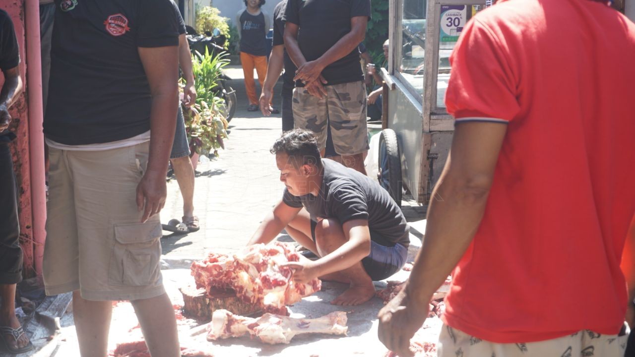 4.100 Besek dari Trenggalek Didistribusikan ke Surabaya untuk Idul Adha Bebas Plastik 4 Proses setelah menyembelih hewan kurban