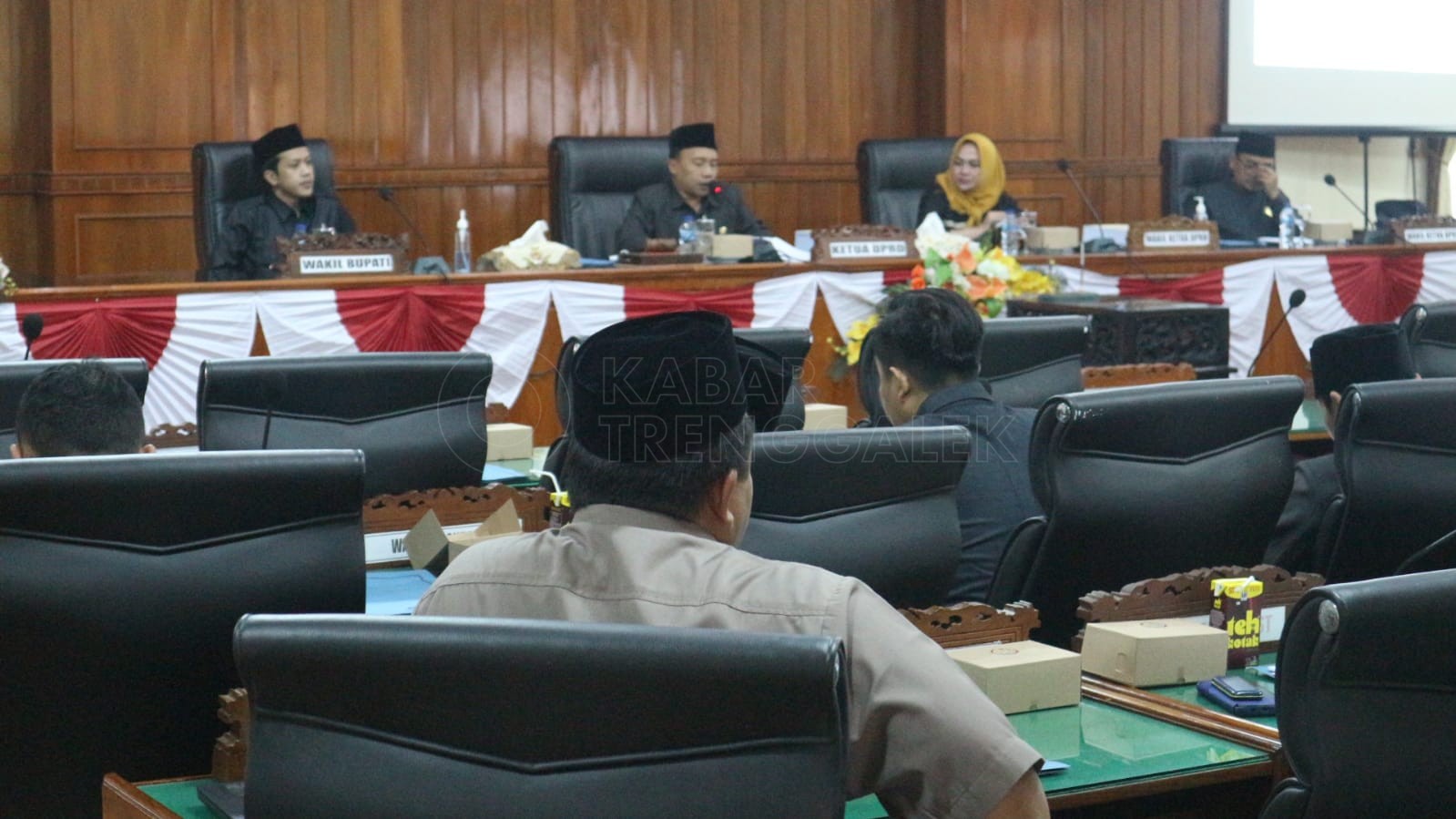 Paripurna DPRD Trenggalek Berjalan Ulet, Fraksi PKS Minta Penundaan 1 Rapat di kantor DPRD Trenggalek