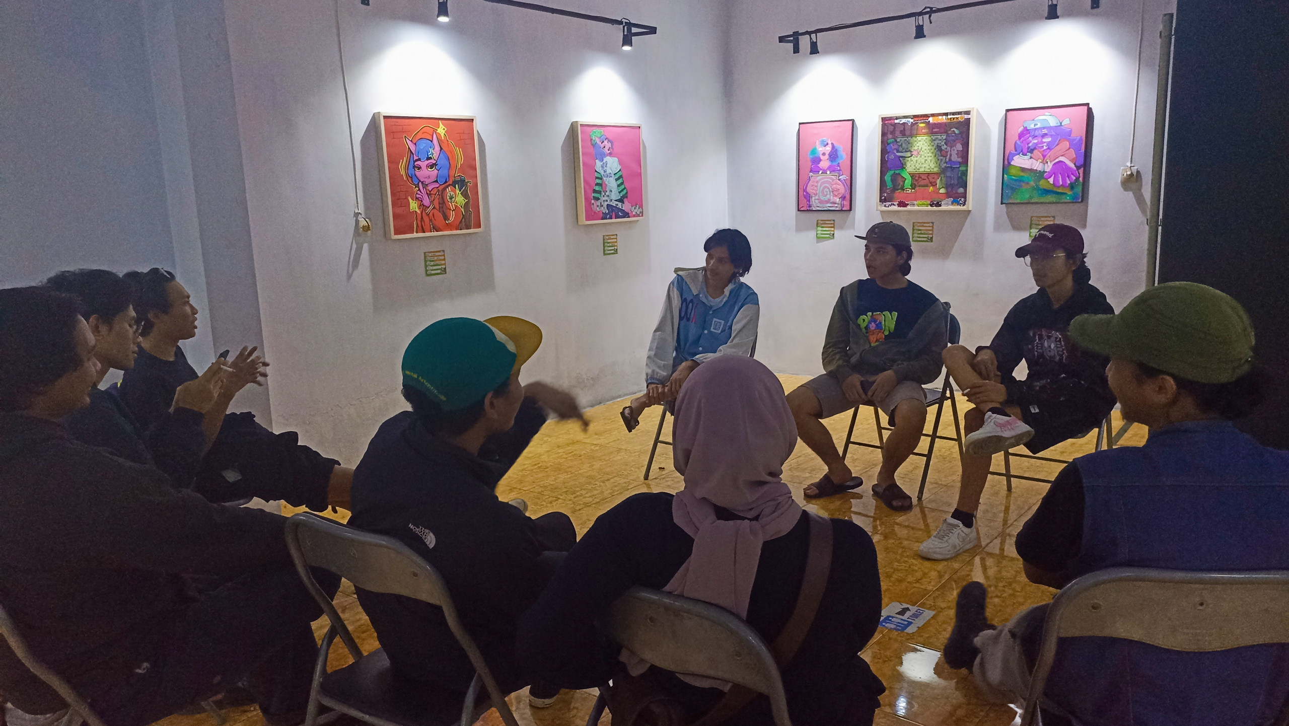 Pameran Belang Tiga: Seniman Muda Trenggalek Ekspresikan Kegelisahan Menjadi Lukisan 1 Diskusi seni dalam Pameran Belang Tiga