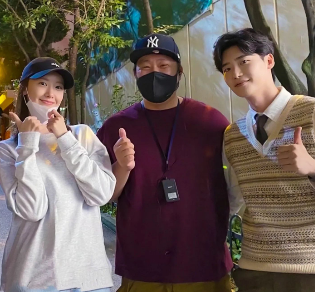 5 Fakta Menarik Drama Korea Big Mouth Yang Bikin Pengen Makin Nonton 1 Lee Jong suk with Directors