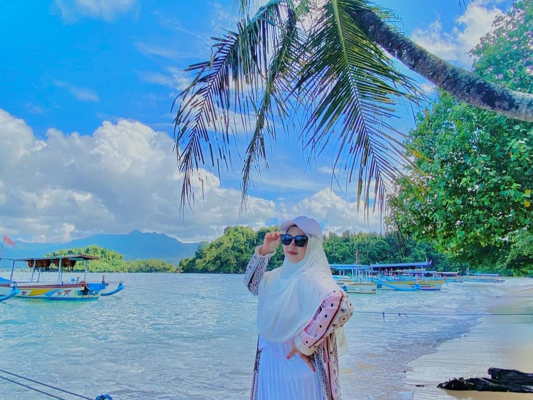 Wisata Pantai Trenggalek Instagramable, Recommended untuk Foto Bersama Pasangan 3 Pantai Pasir Putih Karanggongso Trenggalek