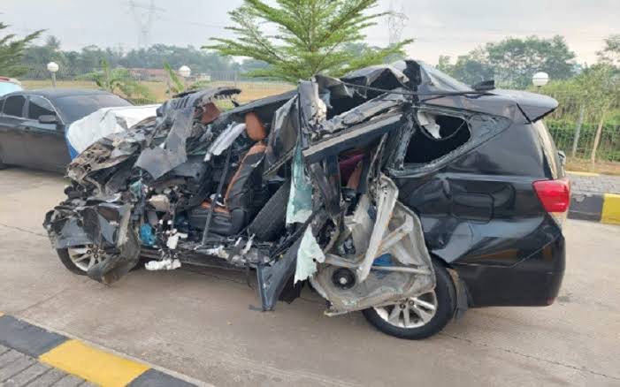 Kabar Duka, Hermanto Dardak Meninggal Pagi Ini Usai Kecelakaan di Jalan Tol 1 Penampakan mobil yang ditumpangi Hermanto Dardak, setelah kecelakaan di Jalan Tol Pejagan