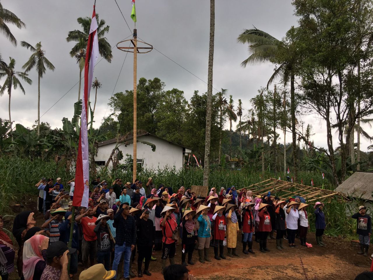 Peringati HUT RI ke-77, Sebagian Warga Pakel Banyuwangi Belum Rasakan Kemerdakaan 3 Upacara HUT RI ke-77 di Desa Pakel Banyuwangi