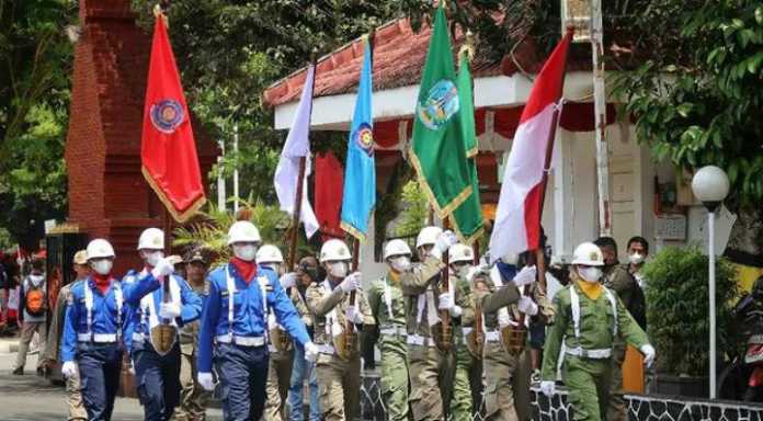 Kirab Pataka Jer Basuki Mawa Beya Pada Hari Jadi Jawa Timur ke 77