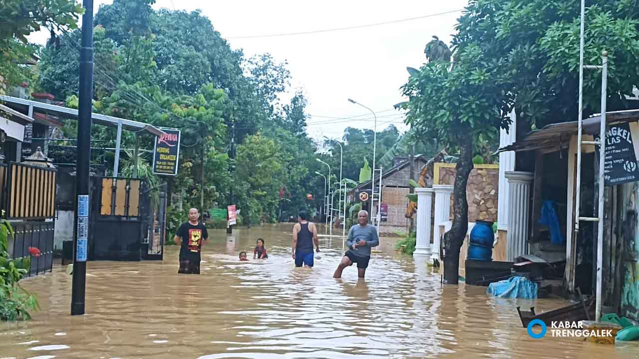 Jadi Langganan Banjir, Warga Tamanan: Bendungan Tugu Belum Efektif Mengatasi Banjir 1 Banjir Tamanan Trenggalek