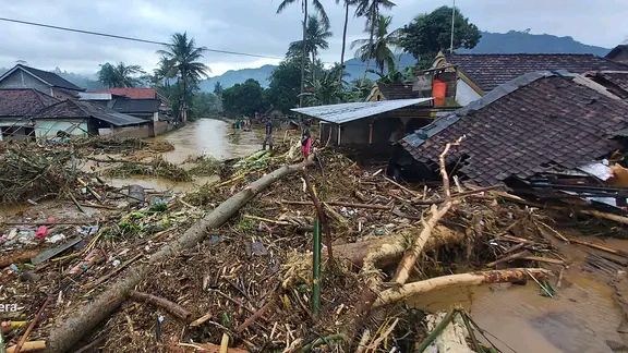 Darurat Bencana Iklim Jawa Timur, dari Trenggalek hingga Banyuwangi 1 Banjir bandang di Watulimo Trenggalek hancurkan rumah warga