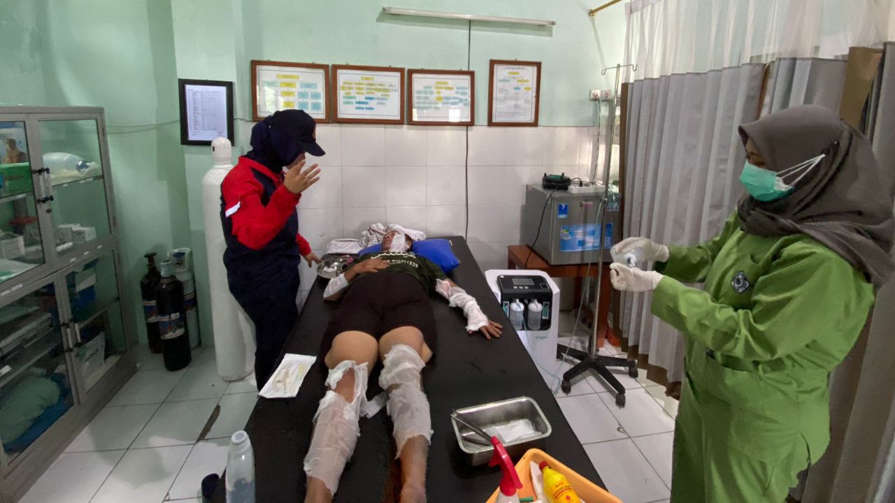 Kronologi Mobil Espass Terbakar di Tengah Jalan Trenggalek 1 Ibu Hana korban kecelakaan mobil espass terbakar