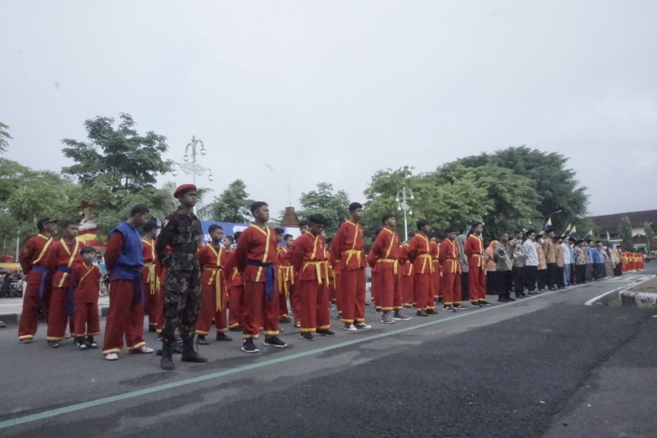 Milad Muhammadiyah, Bupati Trenggalek: Terima Kasih Atas Komitmen Bersama Menolak Tambang Emas 2 Barisan peserta milad Muhammadiyah 110 dan Aisyiyah 105
