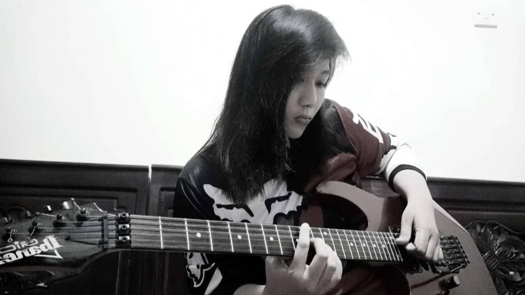 Beraliran Musik Rock, Kisah Gitaris Wanita Trenggalek Belajar Secara Otodidak 1 IMG 20221117 103624