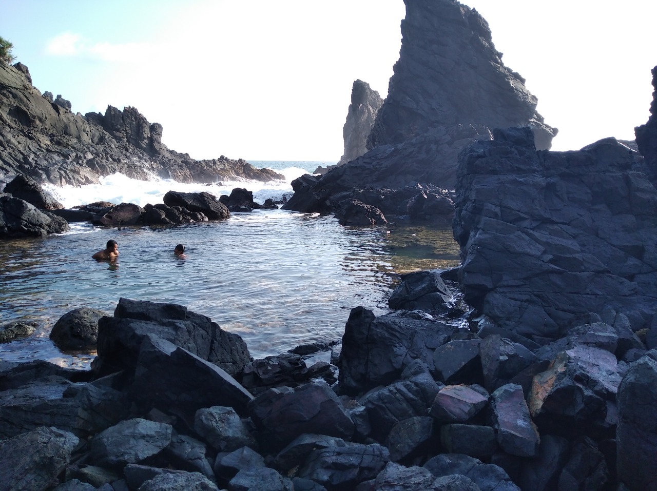 Wisata Pantai Trenggalek Instagramable, Recommended untuk Foto Bersama Pasangan 5 Pantai Rajaan