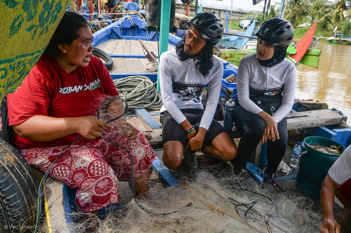 Atas Nama NKRI, LSM TKN Sabotase Aksi Bersepeda dari Greenpeace 1 Tim Pesepeda Chasing the Shadow dengarkan dampak PLTU