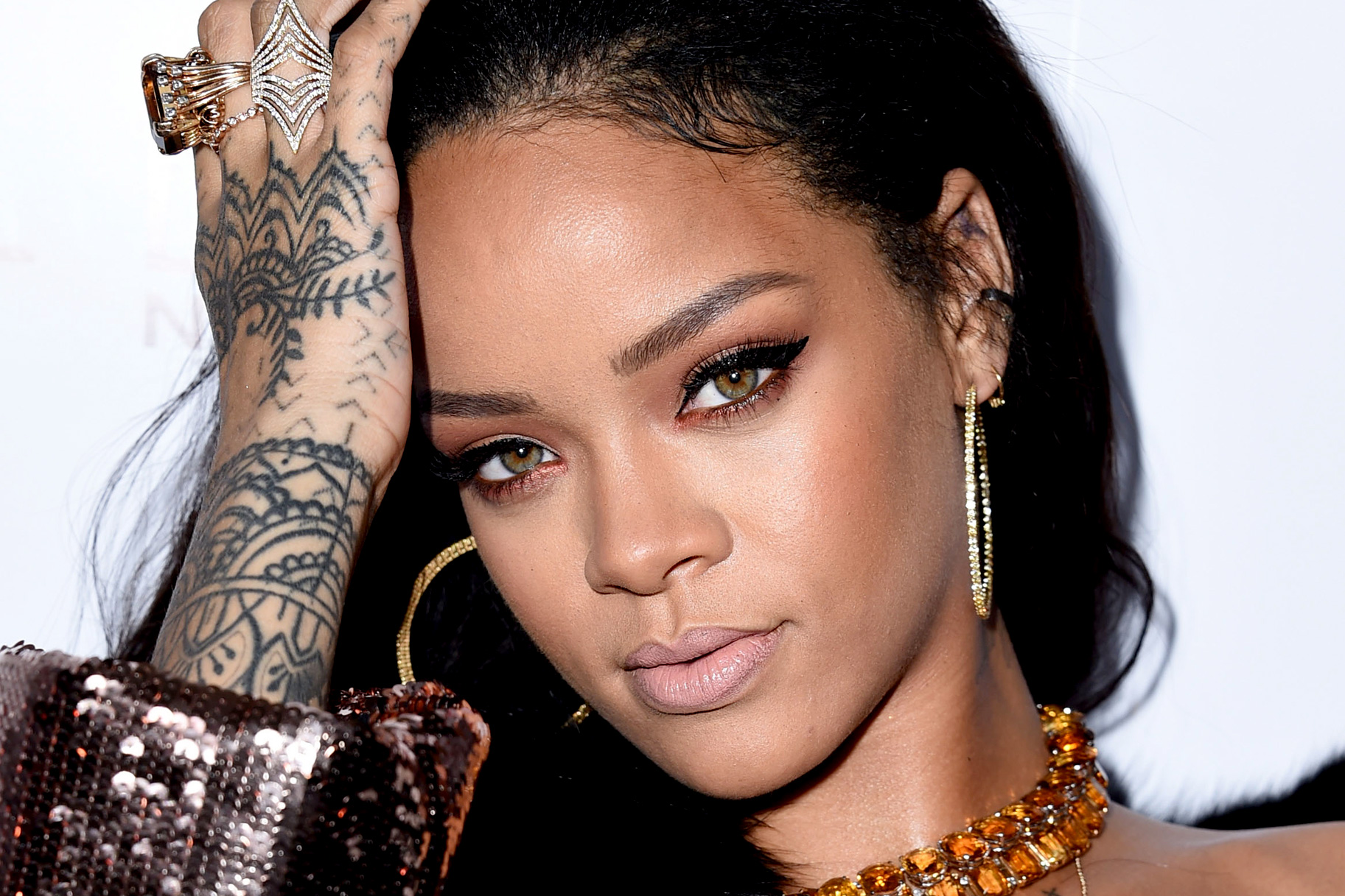 Rihanna sells fewer than 1,000 copies of her new album Kings of A&R