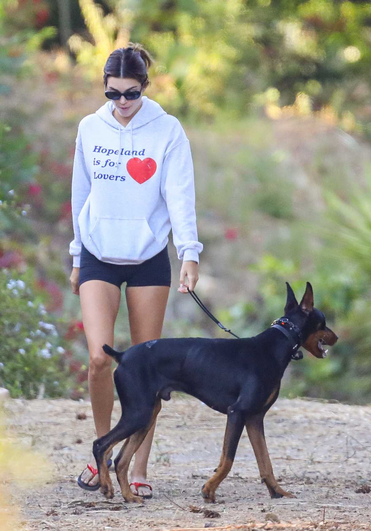 Kendall Jenner in a White Hoody Walks Her Dog in Malibu 08/01/2020
