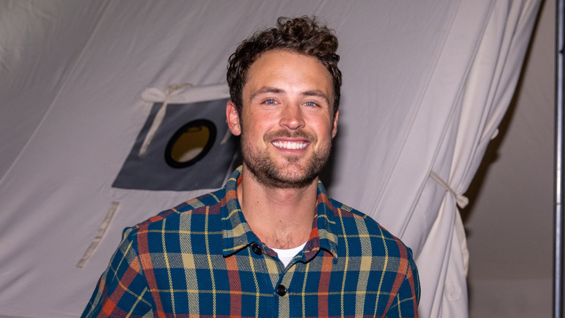 Meet Dylan, Zac Efron's brother who is stealing sighs in networks Awutar
