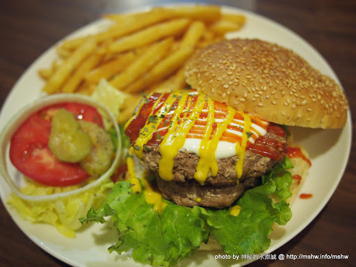 蘇打最高! ~ 台中"夏威夷51 美式餐廳 Hawaii 51 corner restaurant & bar" 北區 區域 台中市 排餐 漢堡 美式 速食 飲食/食記/吃吃喝喝
