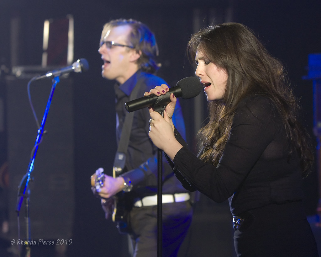 1339 Joe Bonamassa and guest Sandi Thom sing "Bird on a Wi… Flickr