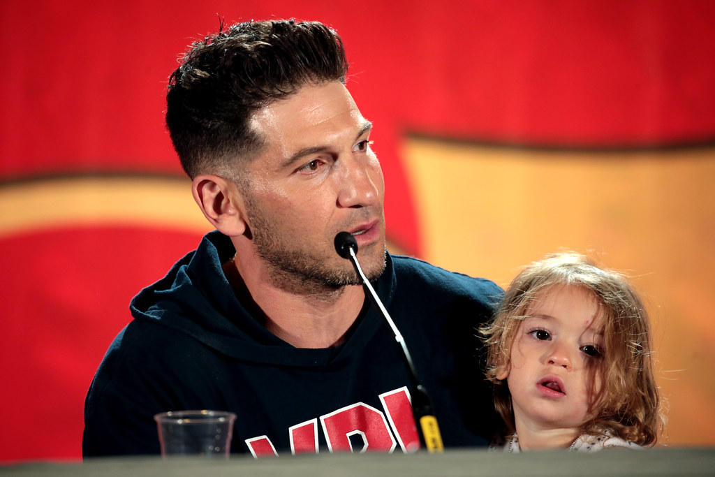 Jon Bernthal Jon Bernthal, with his daughter, speaking at … Flickr