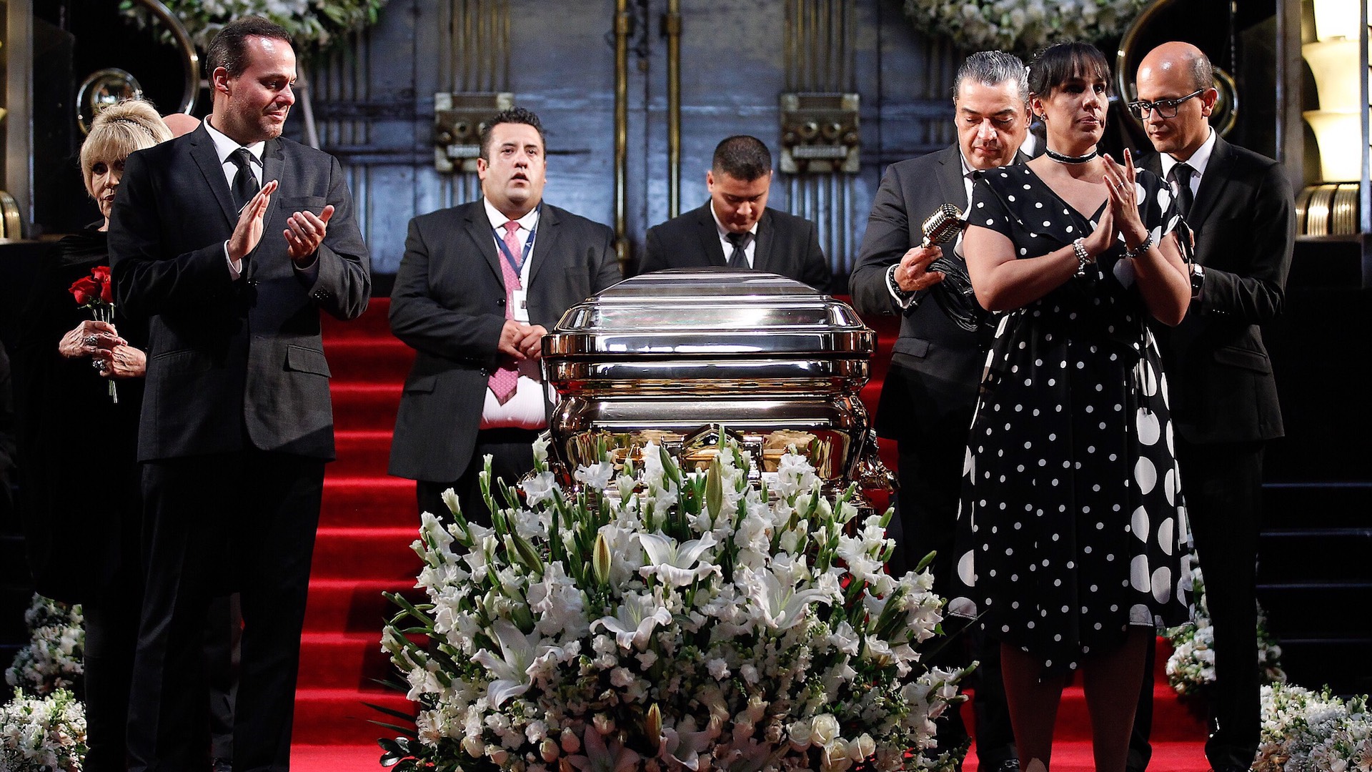 Resultado de imagen para Fotos México rinde homenaje a José José en Bellas Artes