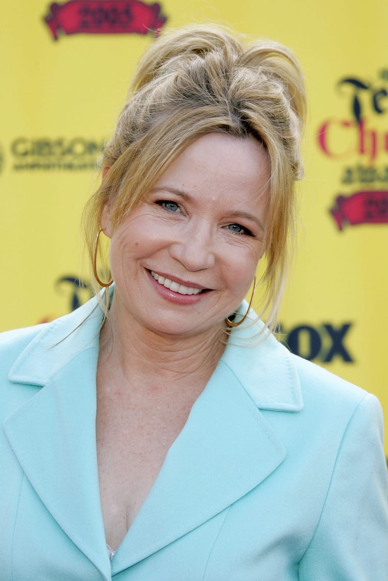 Debra Jo Rupp hasn’t married in real life or her marital life exists on