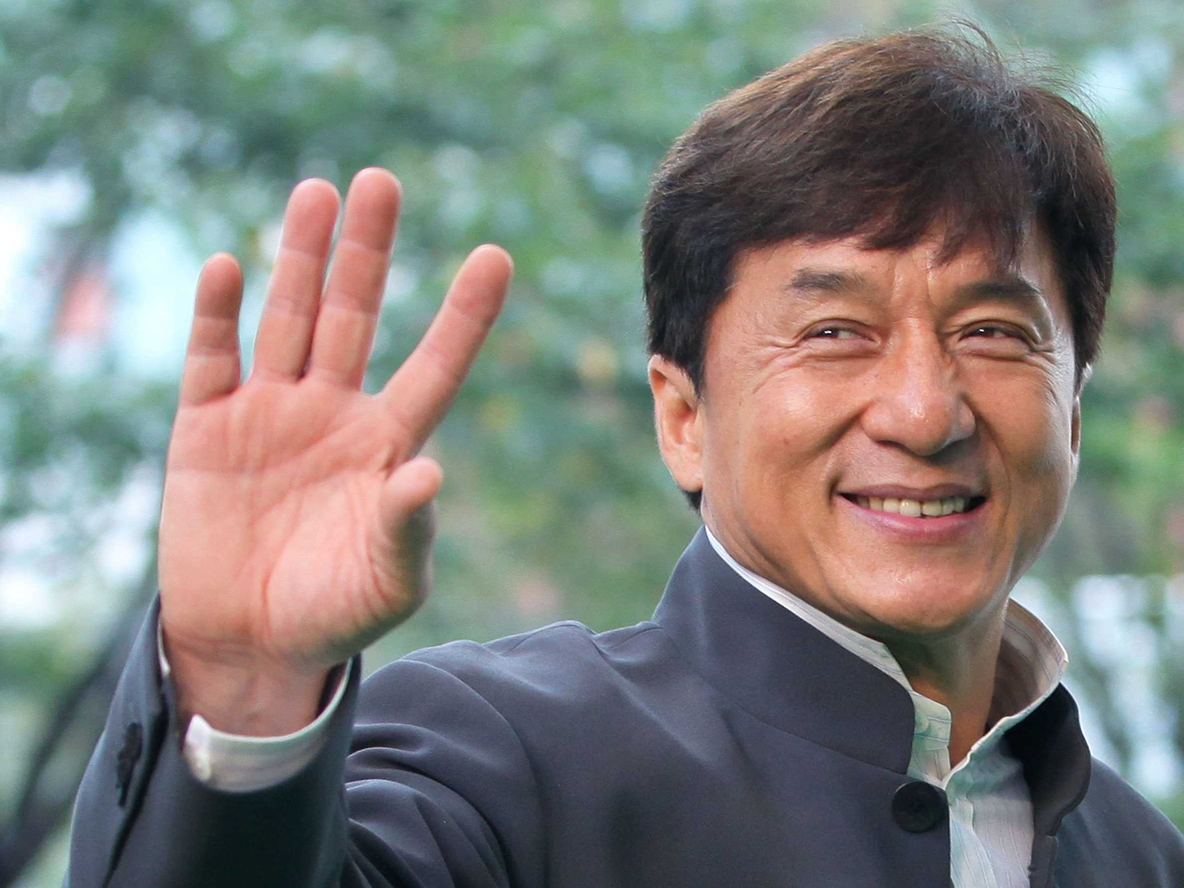 Jackie Chan, un actor emblemático para la cultura china Mas Ricos