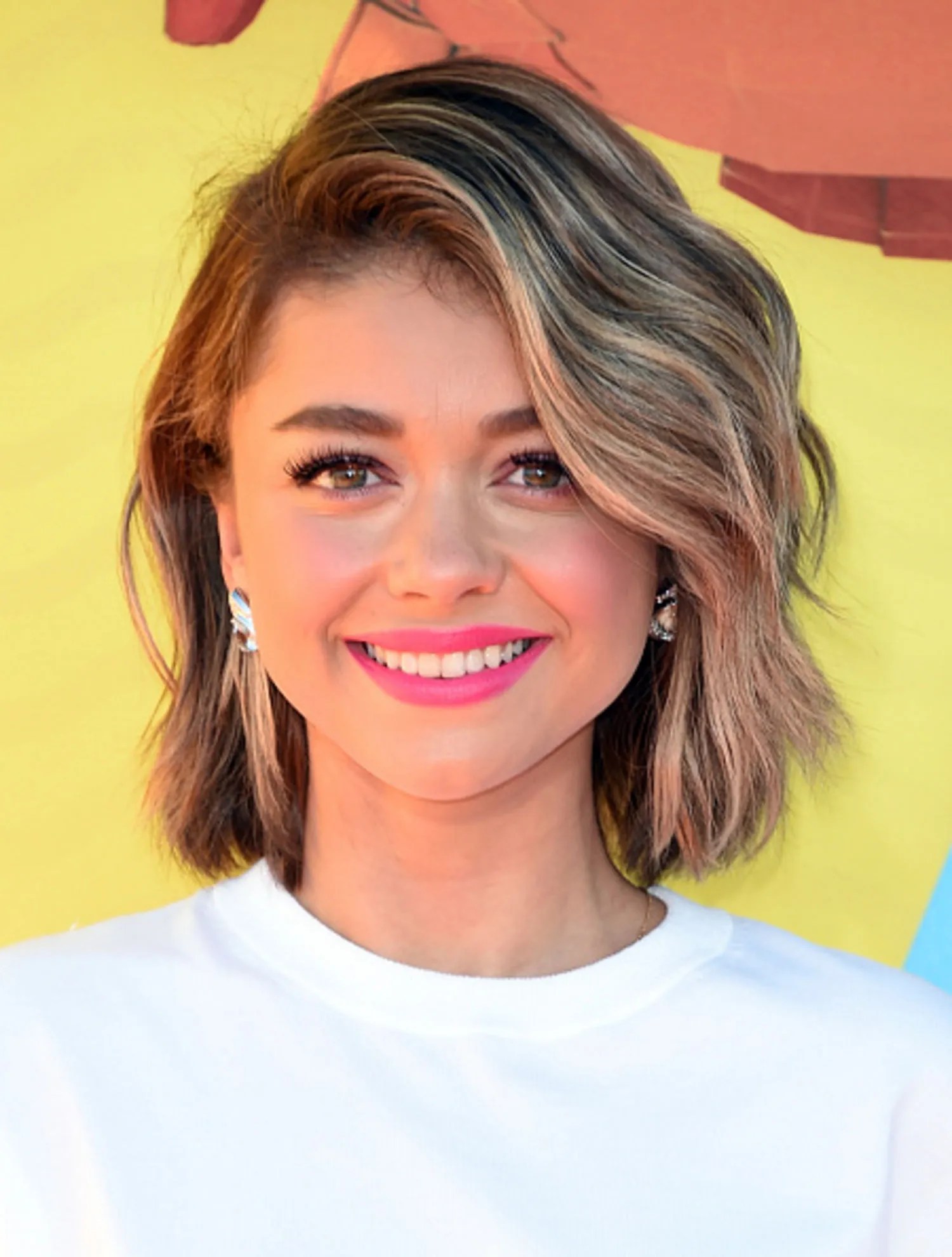 Sarah Hyland Shows Off the Right Makeup to Wear With White at the Kids