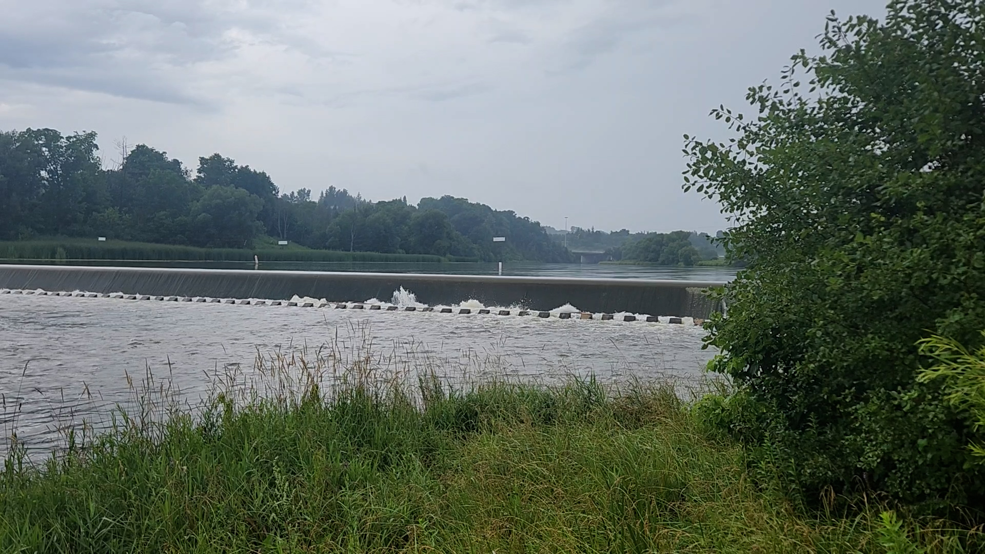 Search for 2 women spotted in distress on Grand River in Kitchener continues