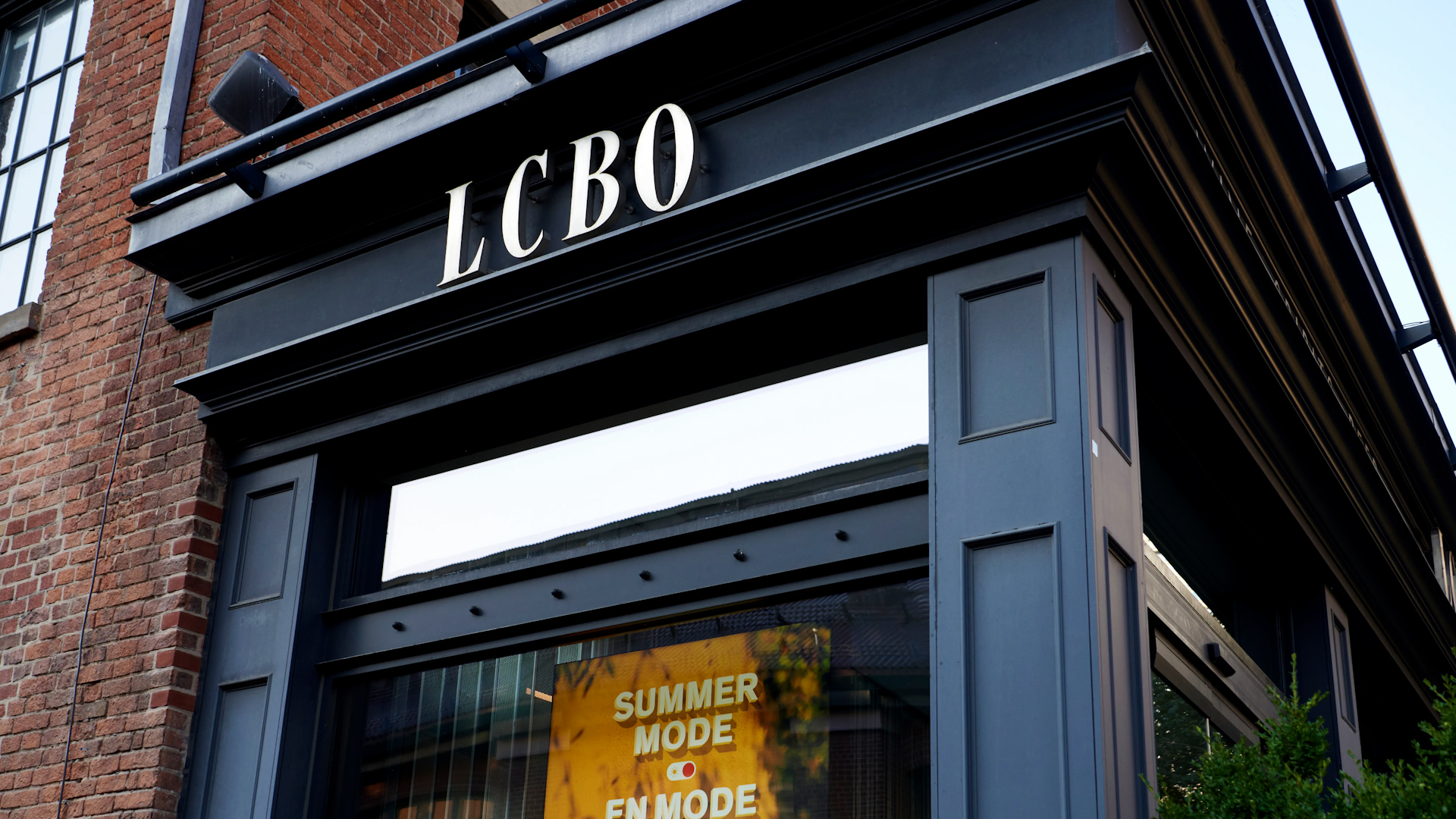 Click to play video: 'LCBO stores closed as Ontario-wide strike begins'