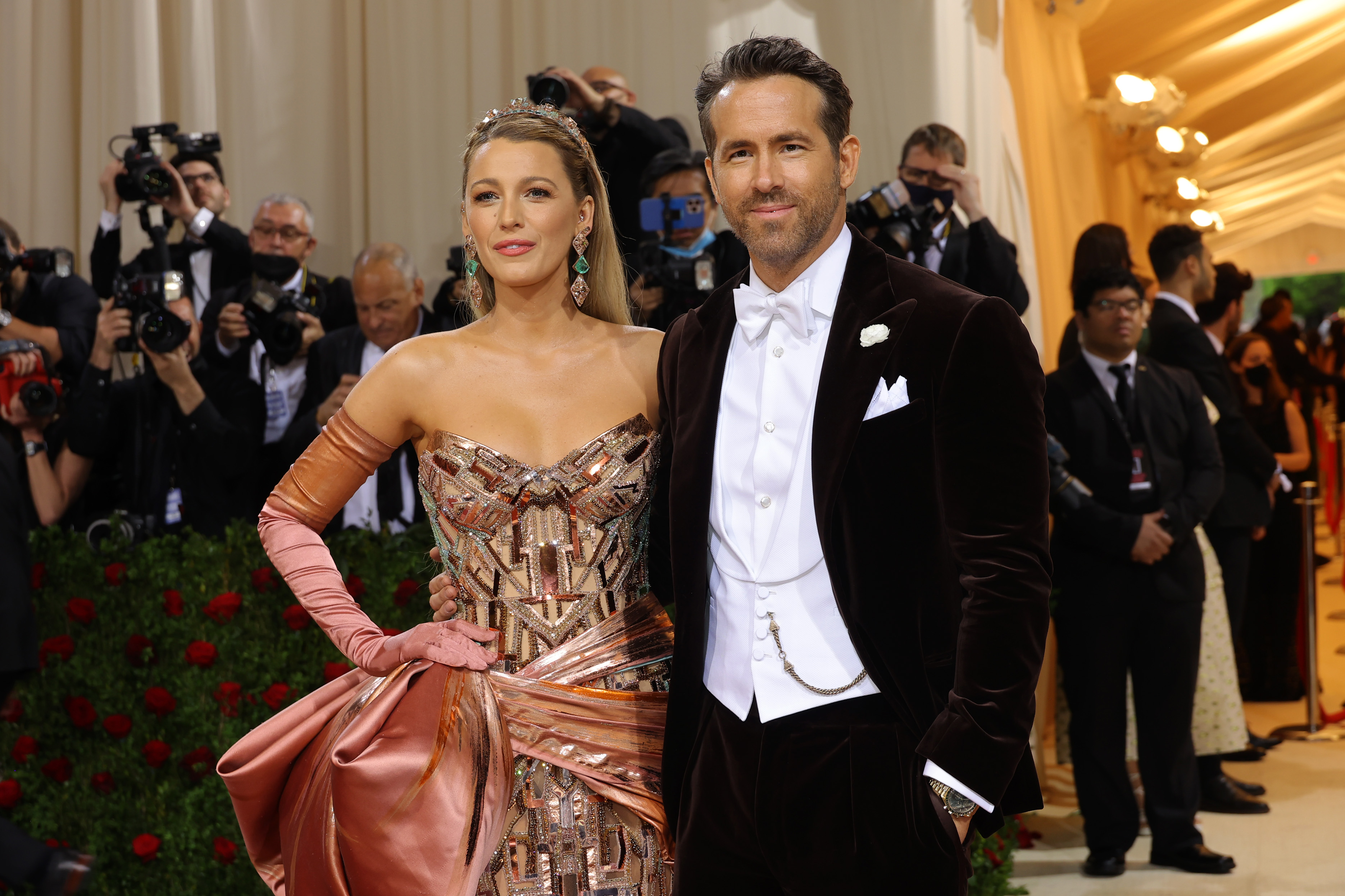 People love when Ryan Reynolds and Blake Lively troll each other