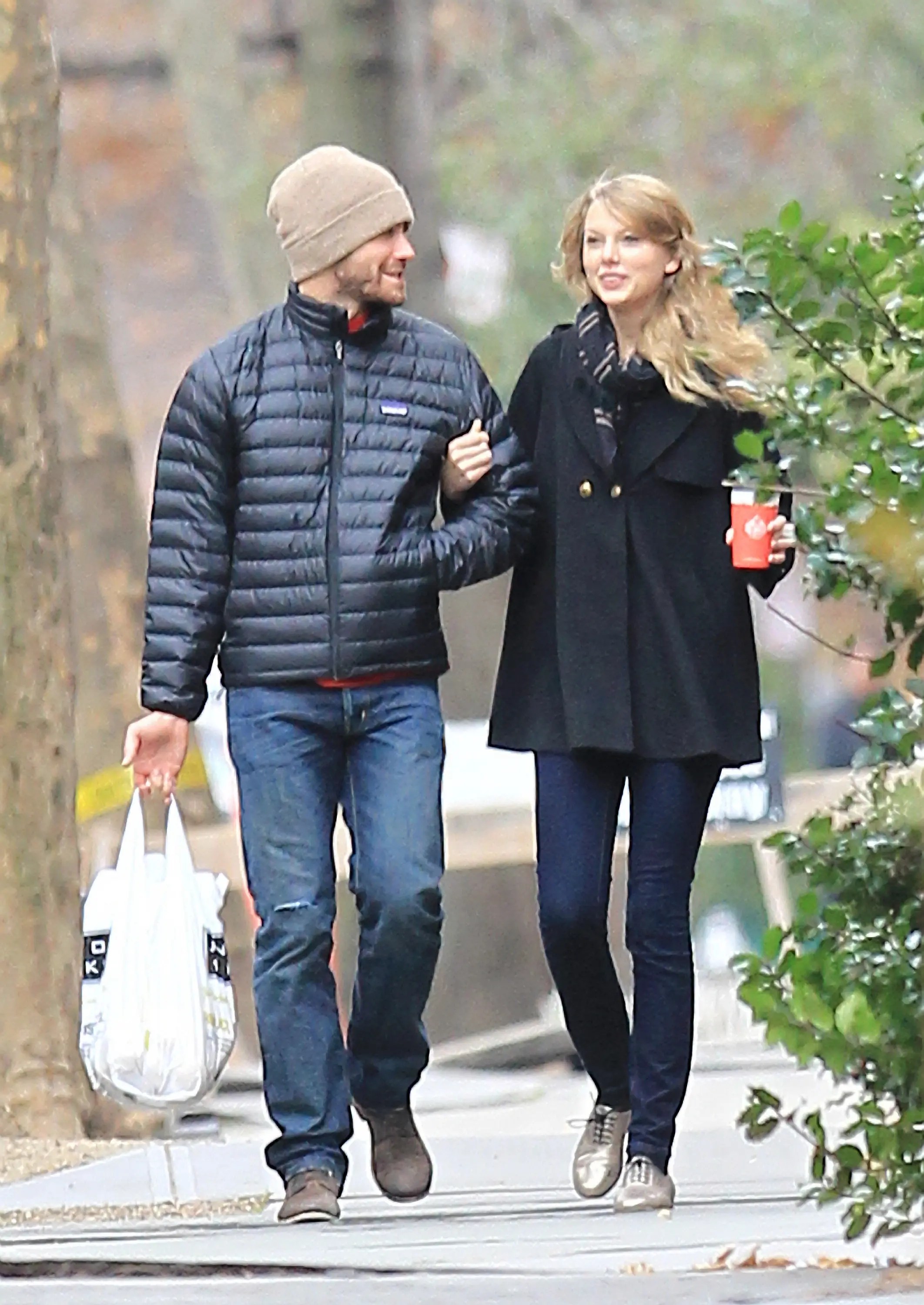 Taylor Swift And Jake Gyllenhaal Are Speaking Again In Secret Phone