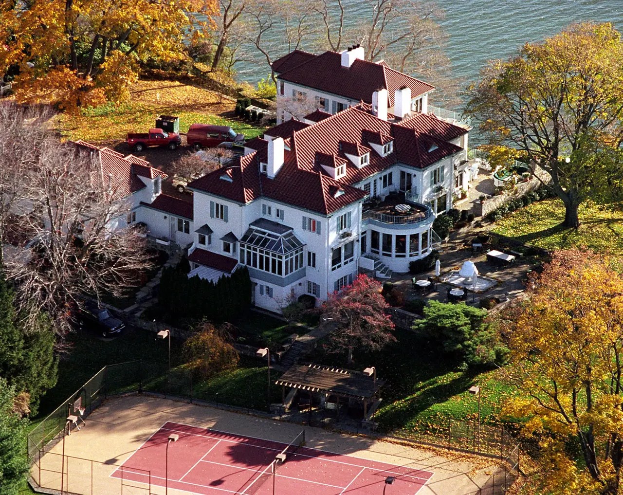 Kathie Lee Gifford Buries Frank Gifford At Connecticut Home