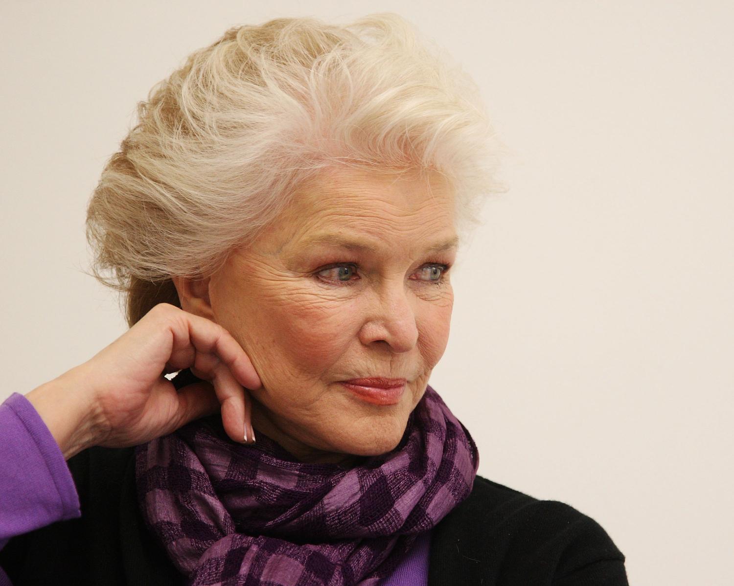 Ellen Burstyn's Lessons on Survival Death, Sex & Money WNYC Studios