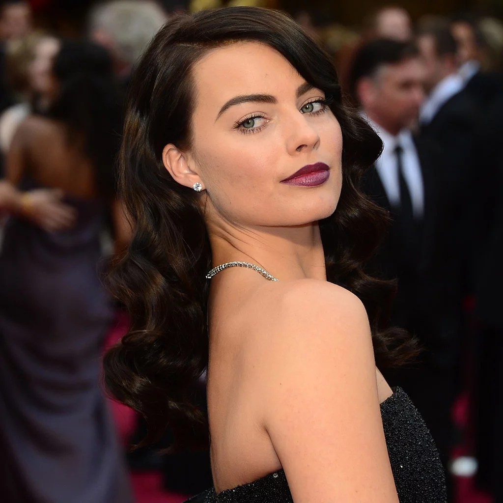 Margot Robbie Brown Hair Pictures at 2014 Oscars POPSUGAR Beauty